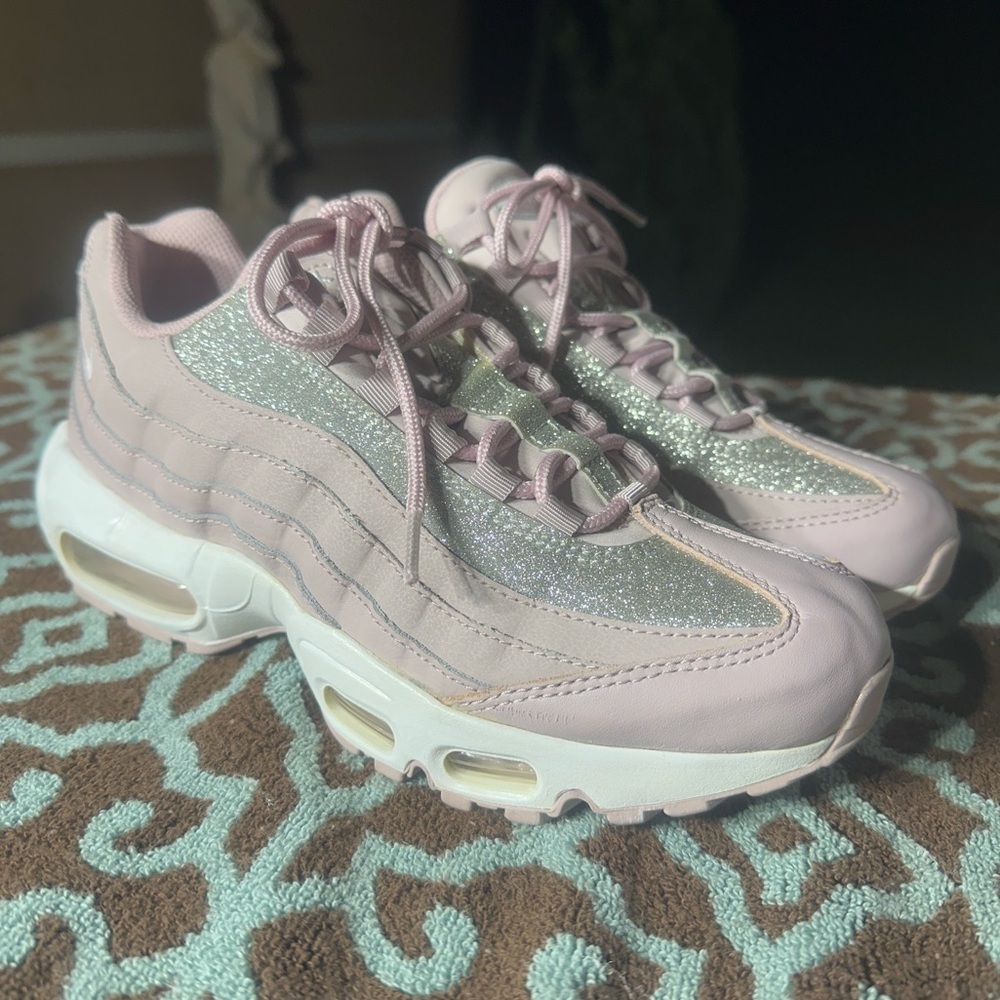 Nike Air Max 95
Particle Rose Sneakers